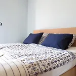 Lara Apartman *