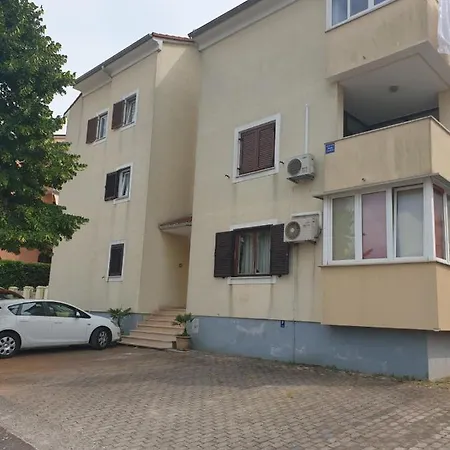 Lara Apartment