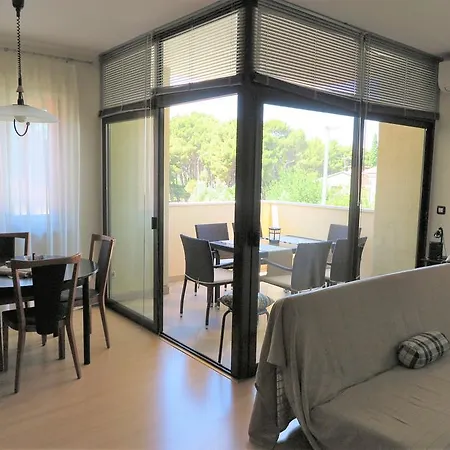 Lara Apartment *